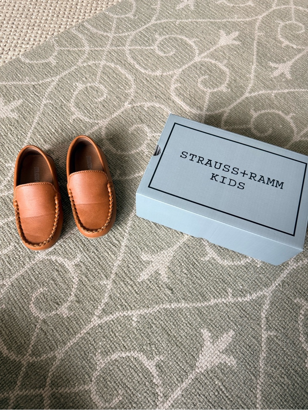 STRAUSS+RAMM KIDS Tan Leather Moccasin Loafers Size 8